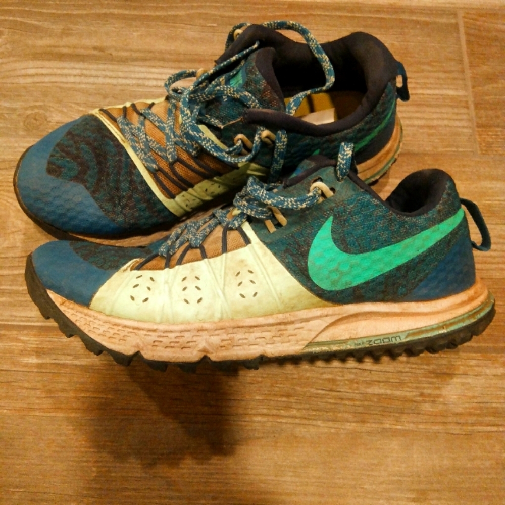 Trail running shoes